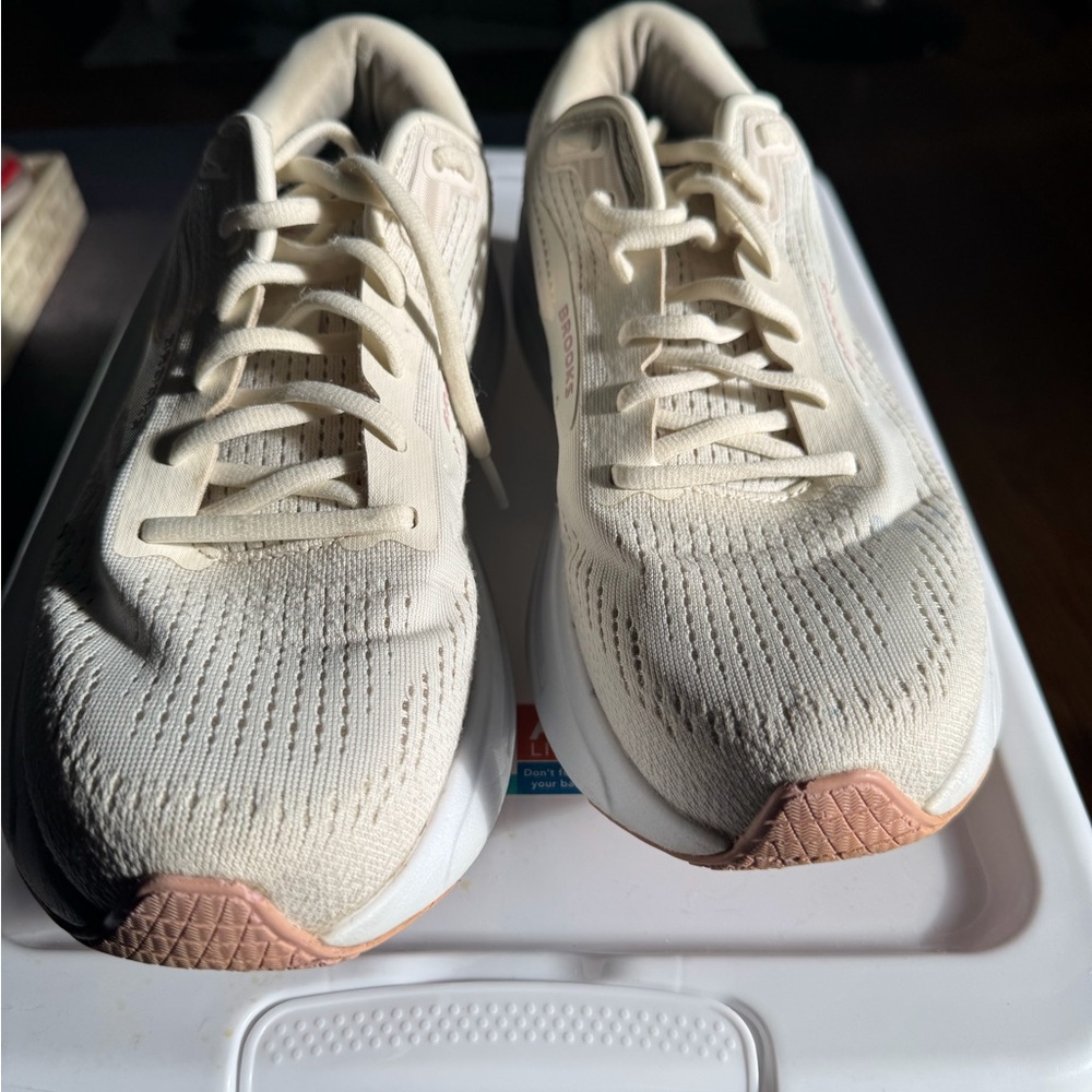 Brooks Women's Cream Running Shoes with Pink Toe Accents